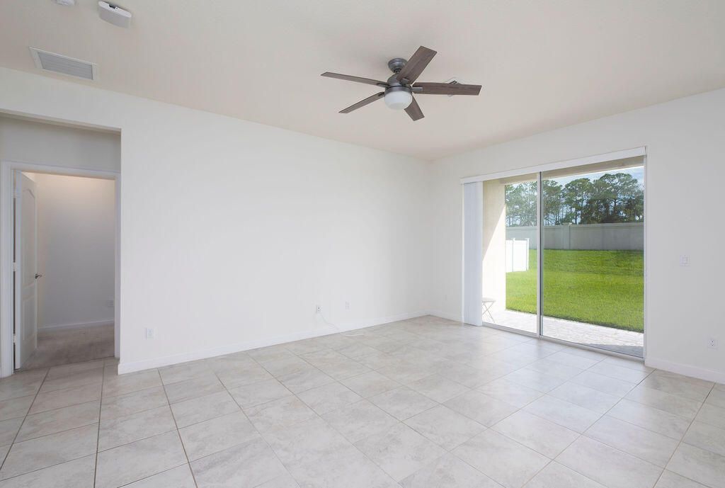 For Sale: $409,000 (3 beds, 2 baths, 1649 Square Feet)