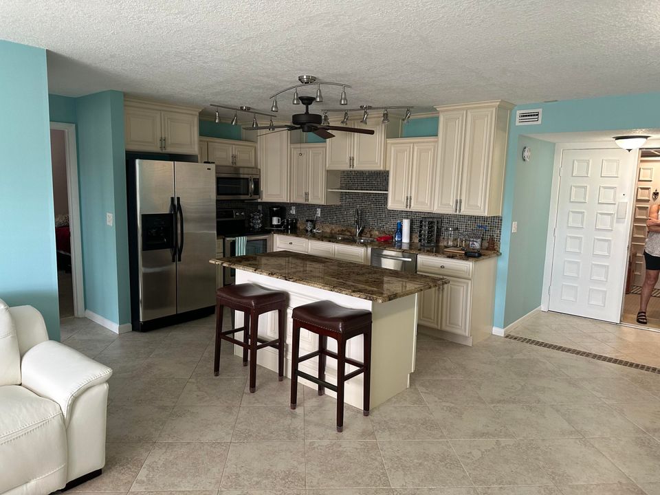 For Rent: $3,600 (2 beds, 2 baths, 1044 Square Feet)