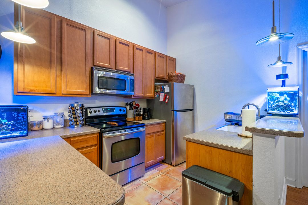 For Sale: $269,900 (2 beds, 2 baths, 860 Square Feet)