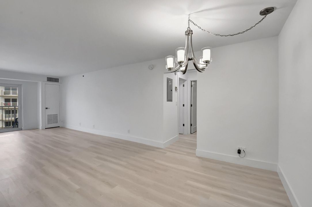 For Sale: $749,900 (2 beds, 2 baths, 1050 Square Feet)