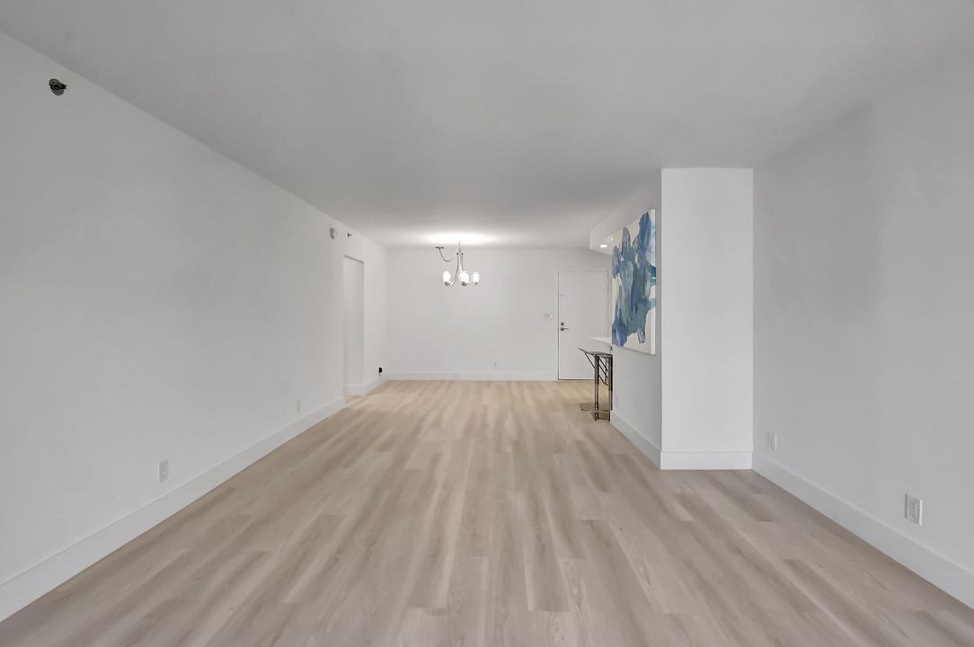 For Sale: $749,900 (2 beds, 2 baths, 1050 Square Feet)