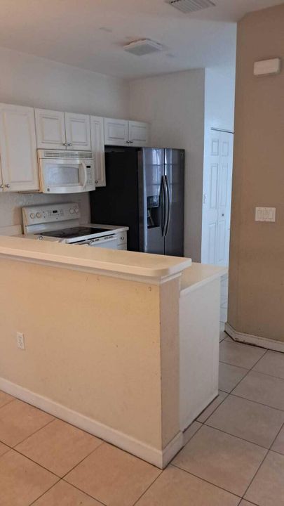 For Sale: $277,900 (2 beds, 2 baths, 1220 Square Feet)