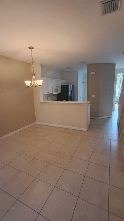 For Sale: $277,900 (2 beds, 2 baths, 1220 Square Feet)