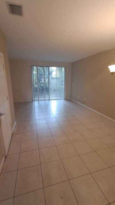 For Sale: $277,900 (2 beds, 2 baths, 1220 Square Feet)