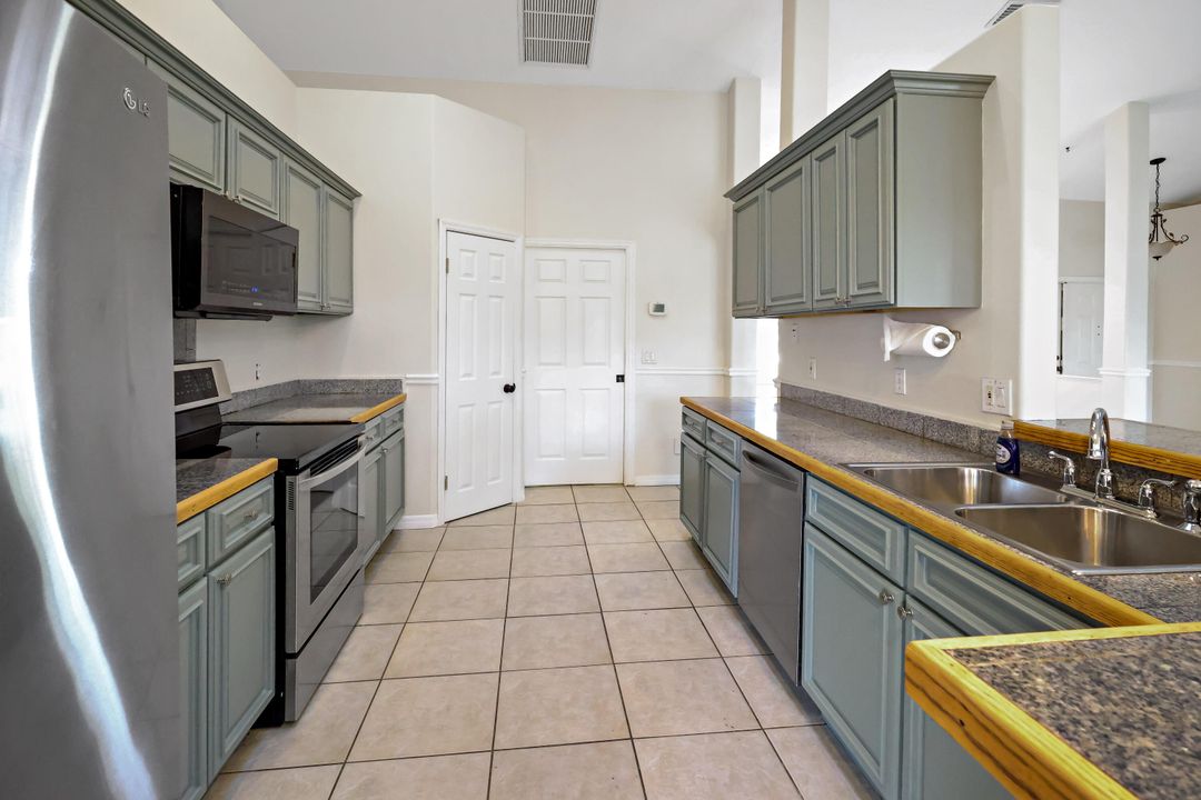 For Sale: $400,000 (3 beds, 2 baths, 2069 Square Feet)