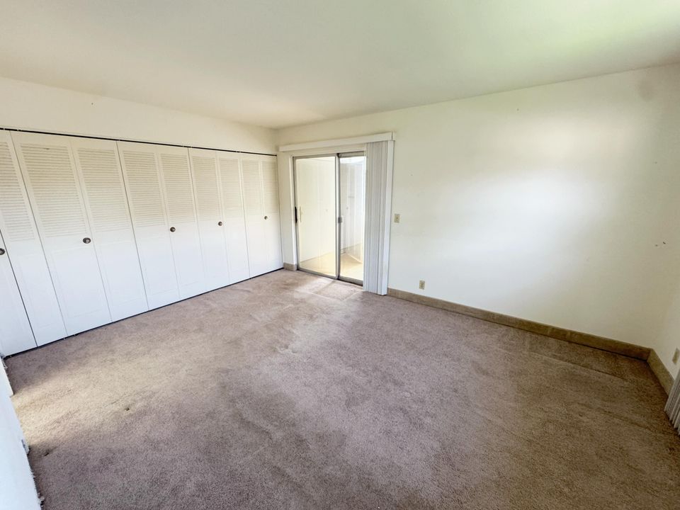 For Sale: $69,900 (1 beds, 1 baths, 720 Square Feet)