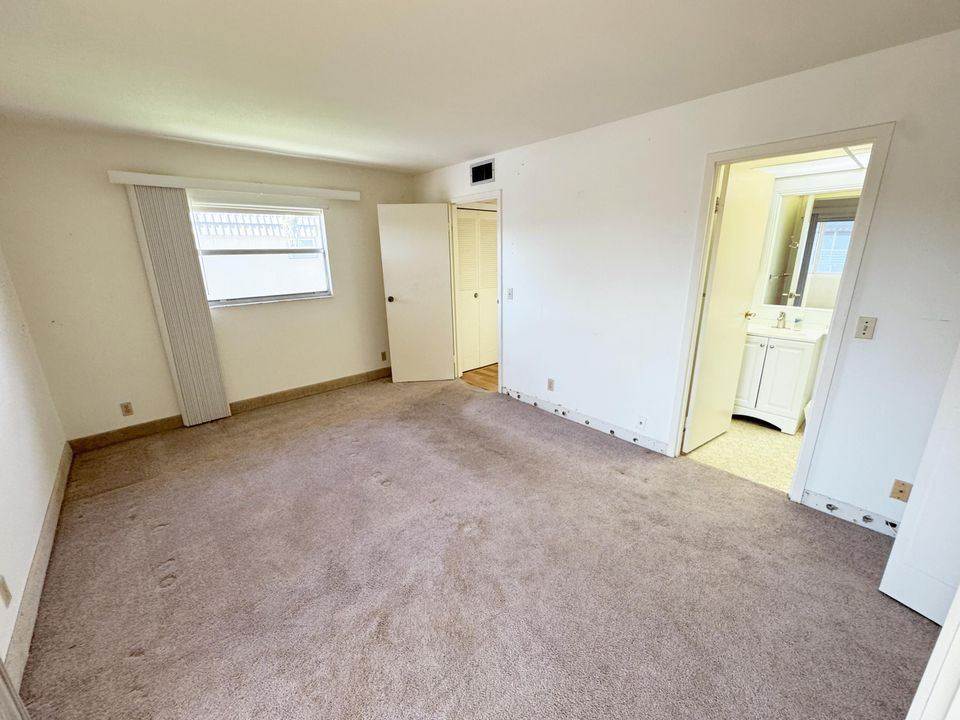 For Sale: $69,900 (1 beds, 1 baths, 720 Square Feet)