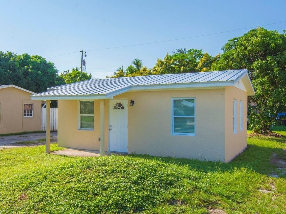 For Sale: $150,000 (2 beds, 1 baths, 520 Square Feet)