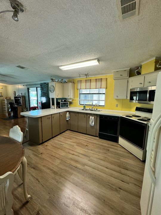 For Sale: $46,500 (2 beds, 2 baths, 960 Square Feet)