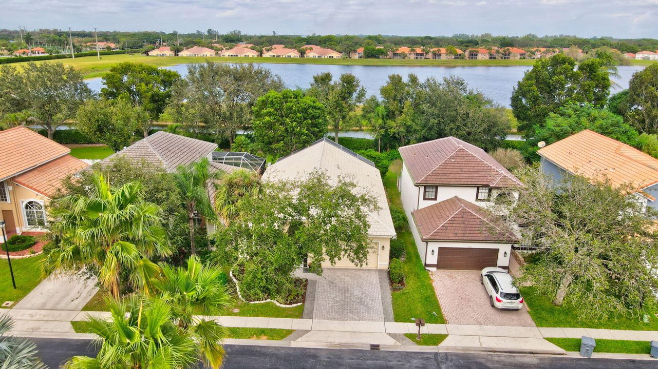 For Sale: $650,000 (3 beds, 2 baths, 2021 Square Feet)