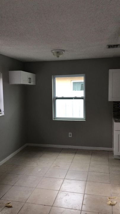 For Rent: $2,300 (3 beds, 2 baths, 920 Square Feet)