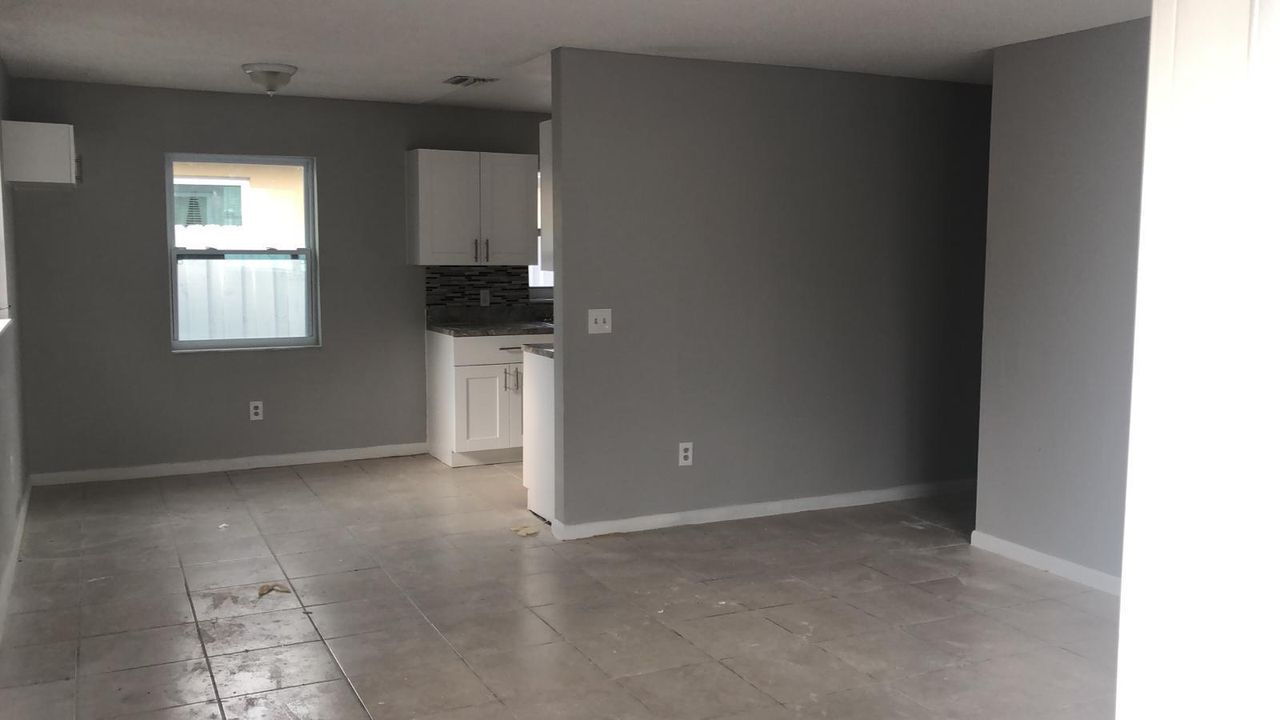 For Rent: $2,300 (3 beds, 2 baths, 920 Square Feet)