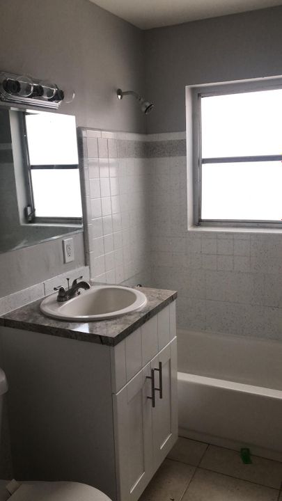 For Rent: $2,300 (3 beds, 2 baths, 920 Square Feet)