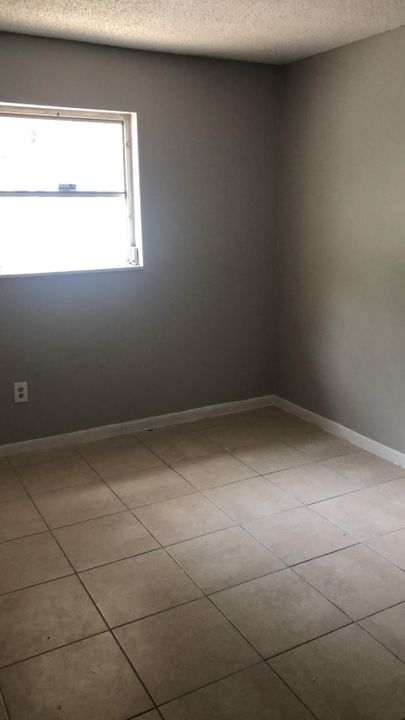 For Rent: $2,300 (3 beds, 2 baths, 920 Square Feet)