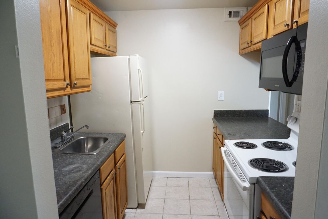 For Rent: $1,490 (1 beds, 1 baths, 720 Square Feet)