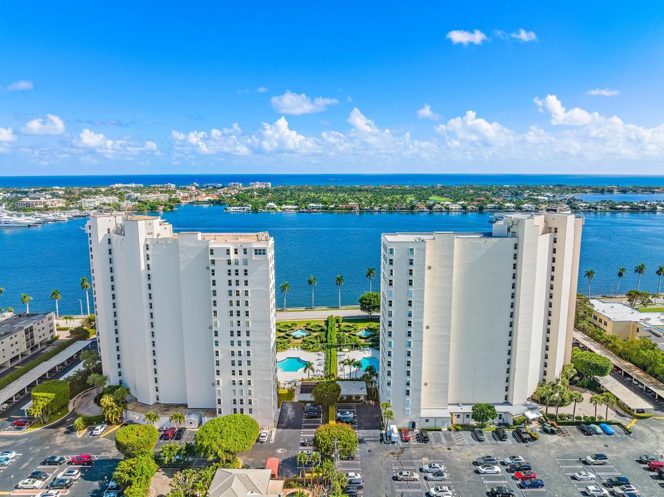 For Sale: $1,150,000 (2 beds, 2 baths, 1073 Square Feet)