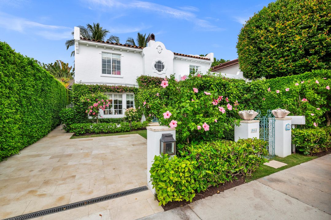 For Sale: $9,000,000 (4 beds, 2 baths, 2266 Square Feet)