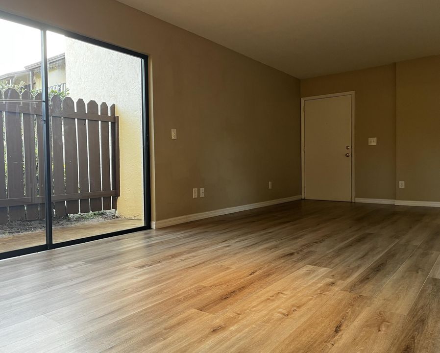 For Rent: $1,500 (2 beds, 2 baths, 900 Square Feet)