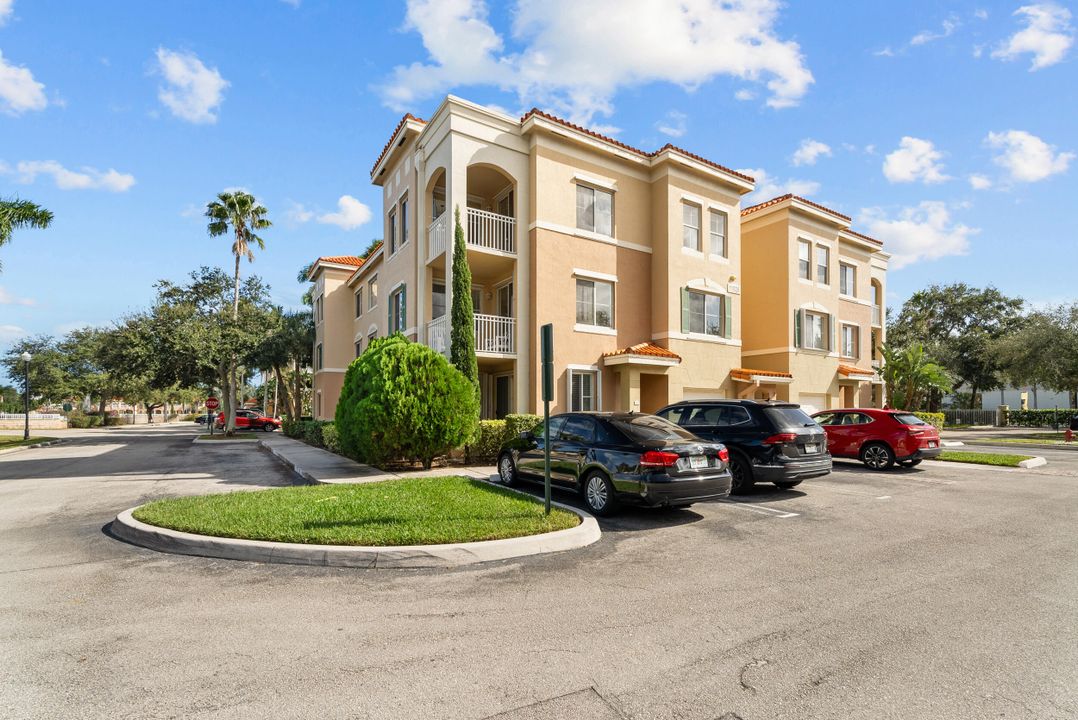 For Sale: $395,000 (2 beds, 2 baths, 1403 Square Feet)