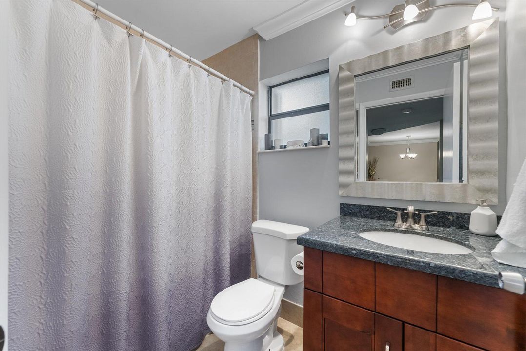 For Sale: $325,000 (2 beds, 2 baths, 978 Square Feet)