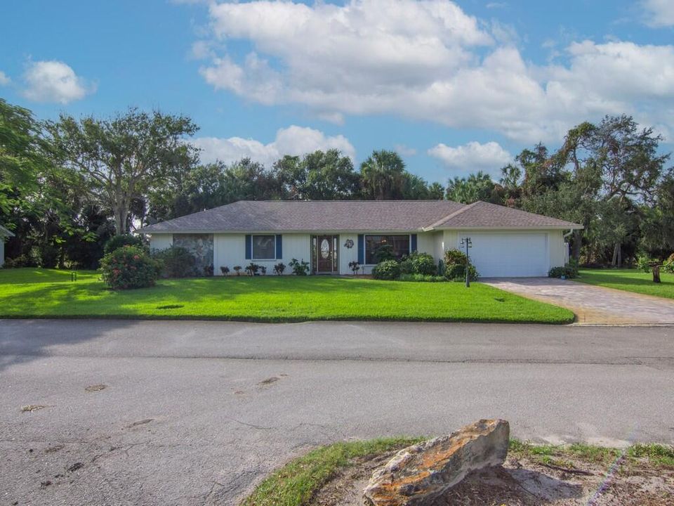 For Sale: $435,000 (3 beds, 2 baths, 1732 Square Feet)