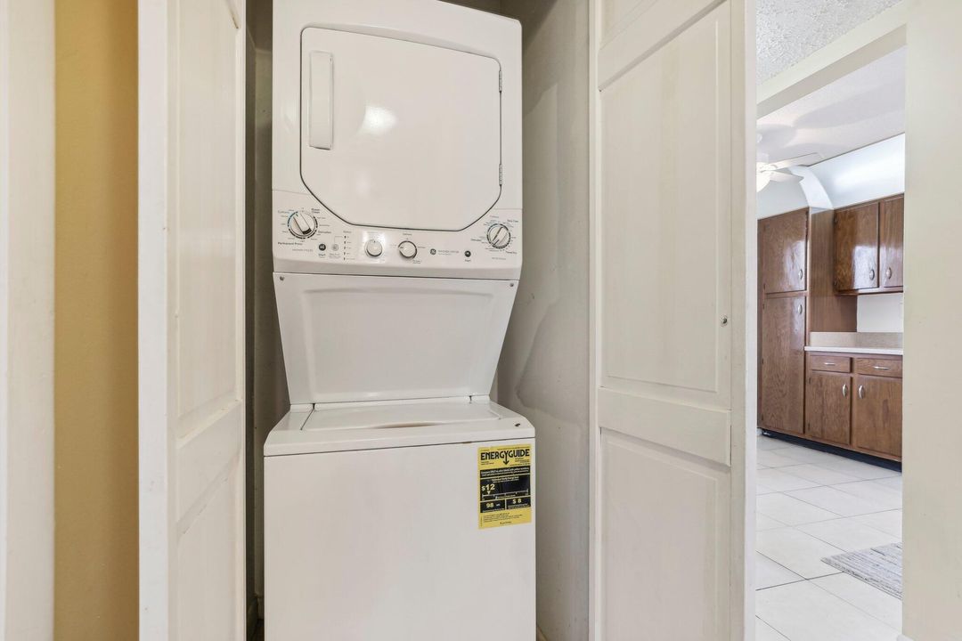 For Sale: $240,000 (2 beds, 2 baths, 1140 Square Feet)