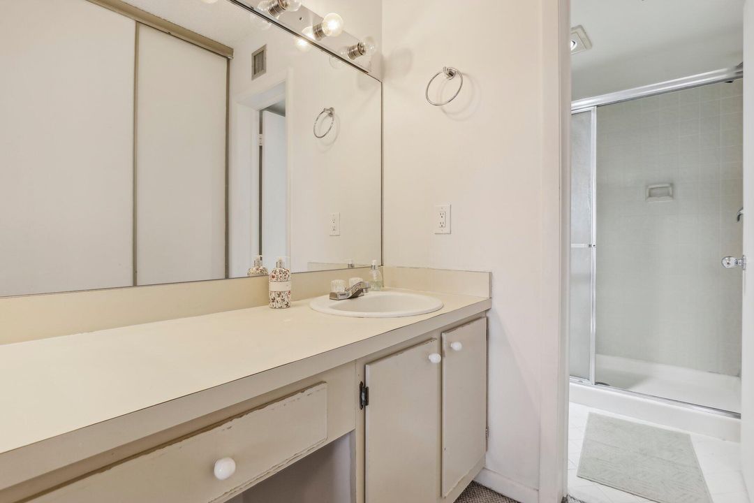 For Sale: $240,000 (2 beds, 2 baths, 1140 Square Feet)