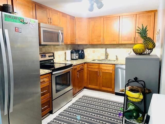 For Rent: $2,250 (2 beds, 2 baths, 1070 Square Feet)