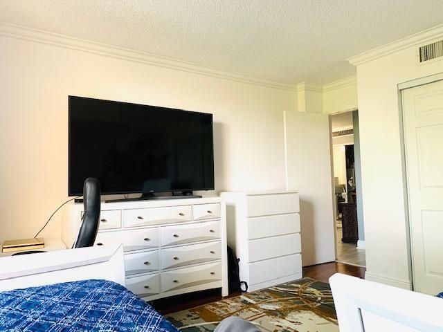 For Rent: $2,250 (2 beds, 2 baths, 1070 Square Feet)