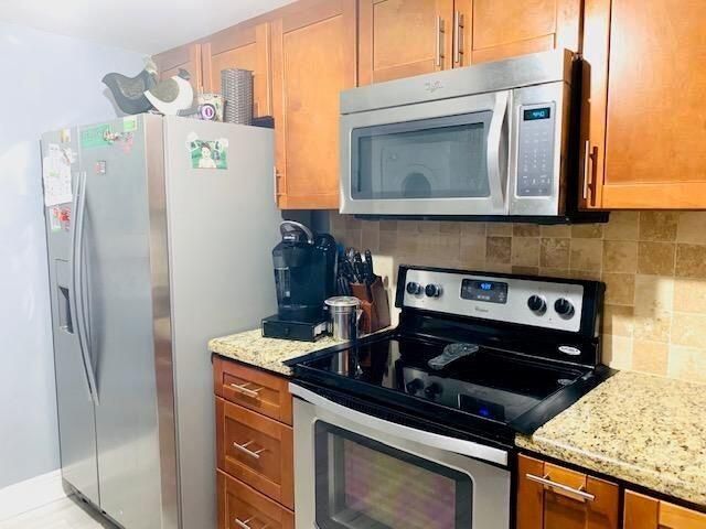 For Rent: $2,250 (2 beds, 2 baths, 1070 Square Feet)