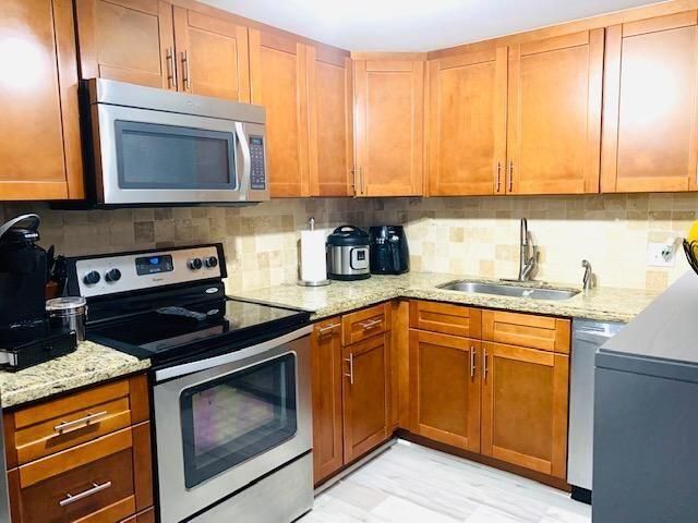 For Rent: $2,250 (2 beds, 2 baths, 1070 Square Feet)