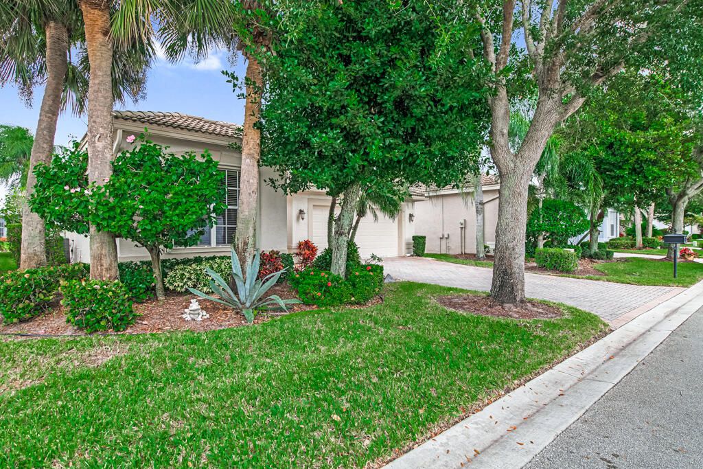 For Sale: $599,000 (3 beds, 2 baths, 2200 Square Feet)