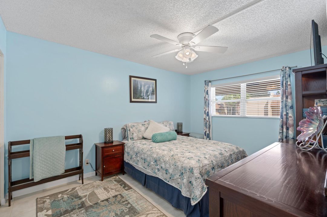 For Sale: $324,990 (2 beds, 2 baths, 1096 Square Feet)