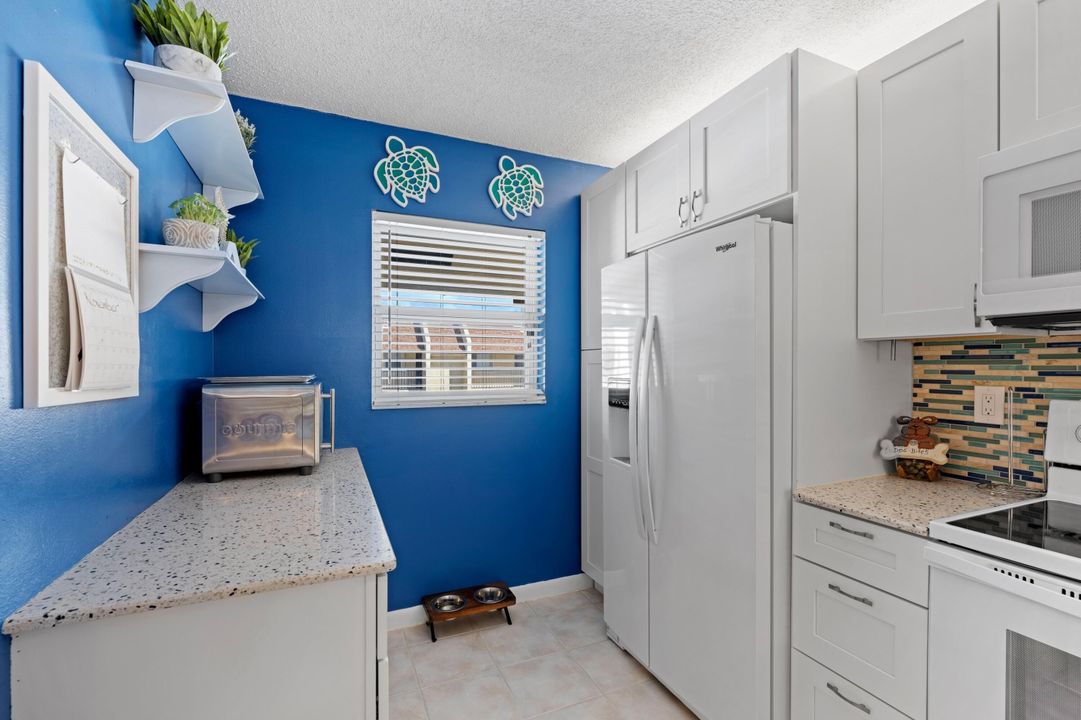 For Sale: $324,990 (2 beds, 2 baths, 1096 Square Feet)