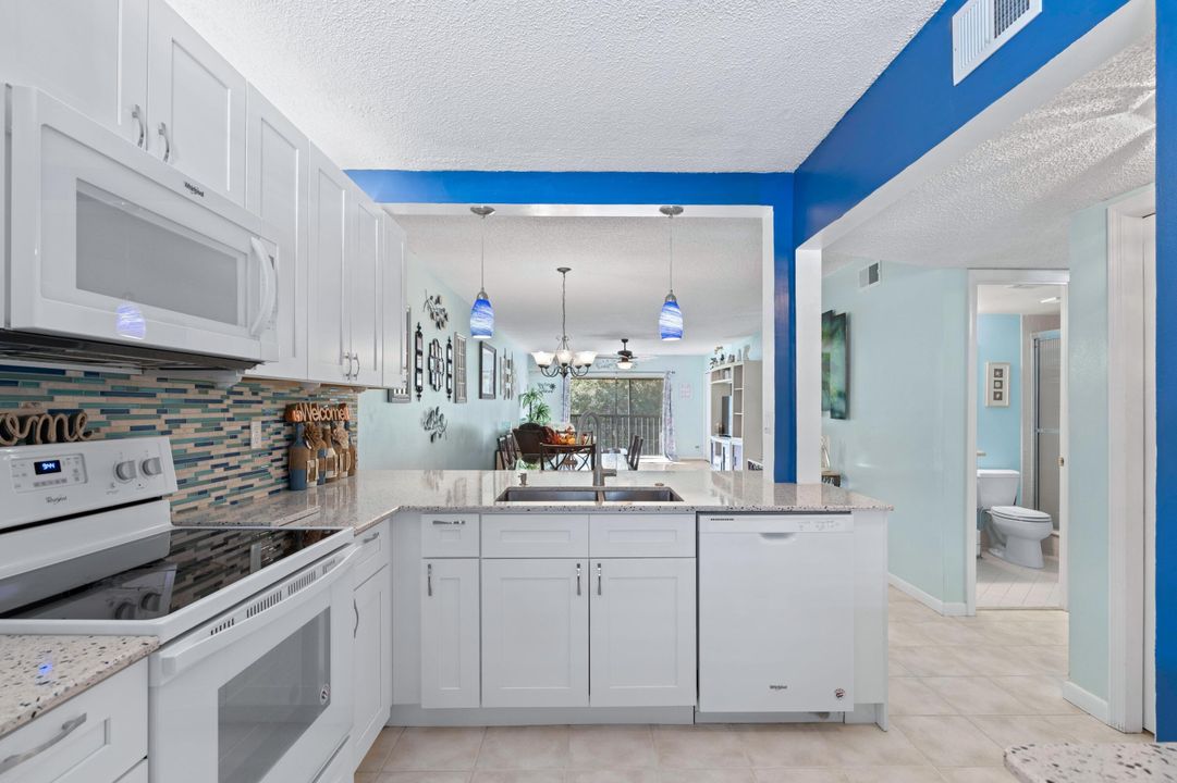 For Sale: $324,990 (2 beds, 2 baths, 1096 Square Feet)