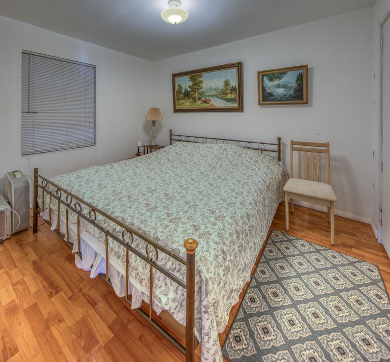 For Sale: $299,000 (2 beds, 1 baths, 806 Square Feet)