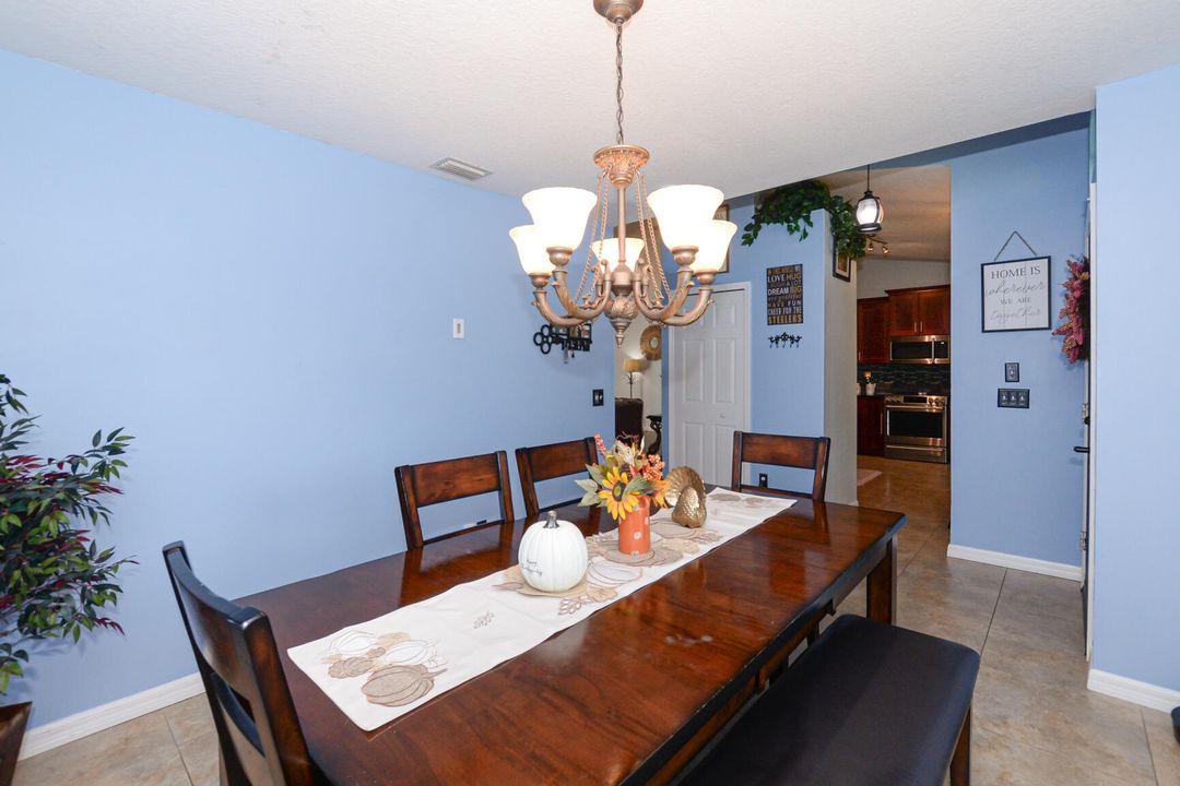 For Sale: $375,000 (3 beds, 2 baths, 1414 Square Feet)