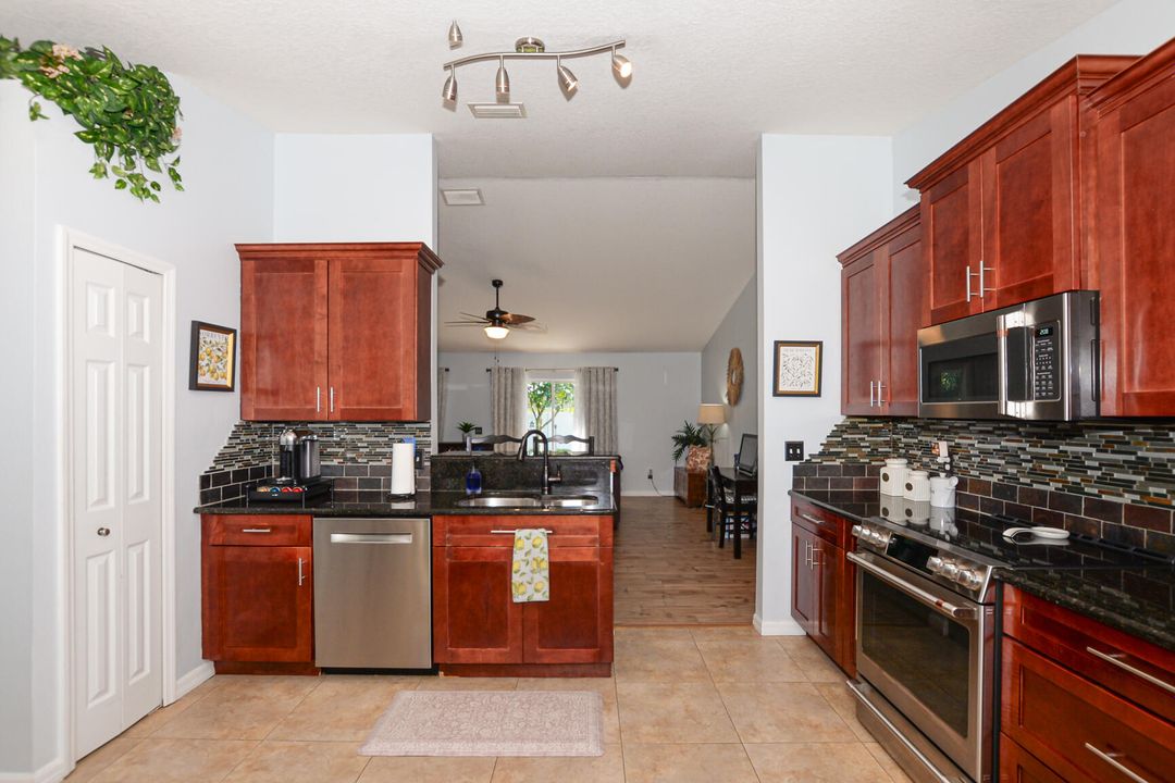 For Sale: $375,000 (3 beds, 2 baths, 1414 Square Feet)