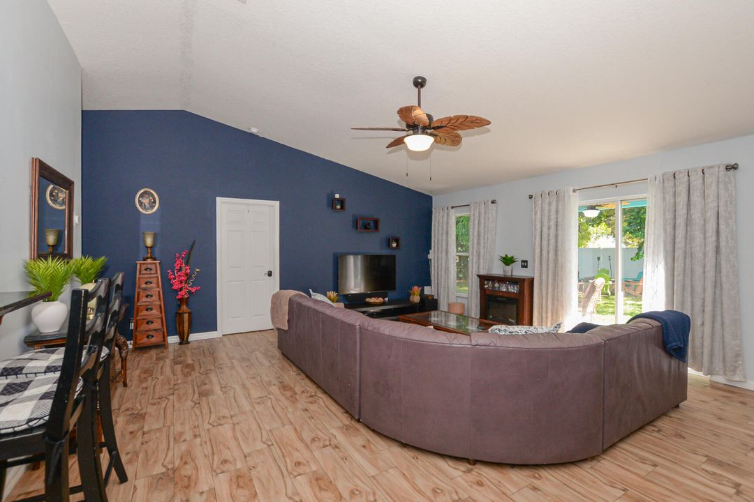 For Sale: $375,000 (3 beds, 2 baths, 1414 Square Feet)