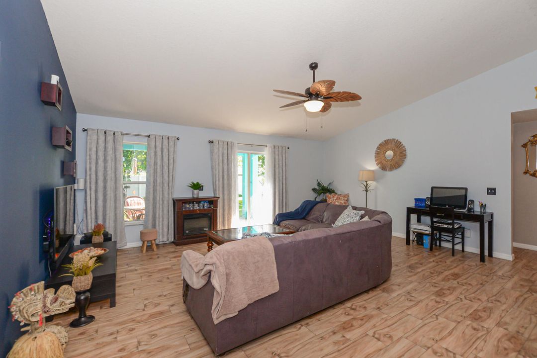 For Sale: $375,000 (3 beds, 2 baths, 1414 Square Feet)