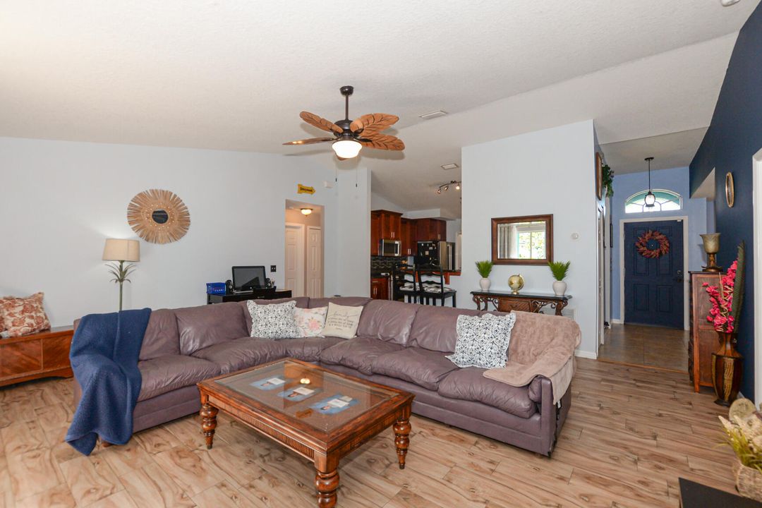 For Sale: $375,000 (3 beds, 2 baths, 1414 Square Feet)