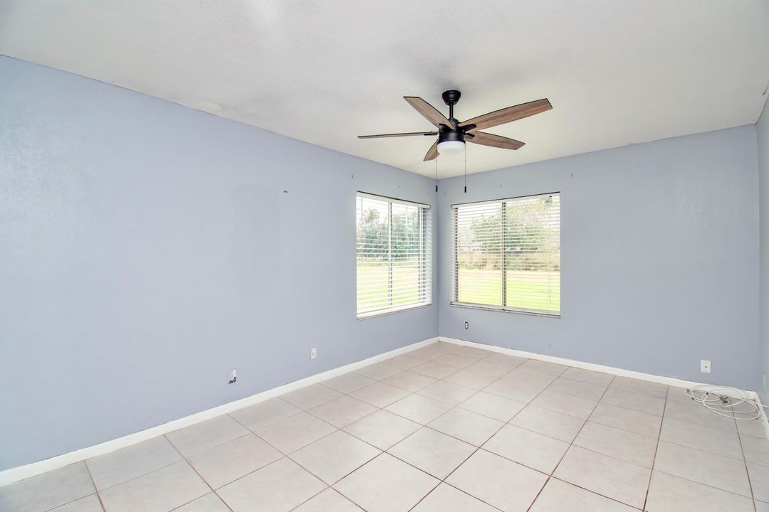 For Sale: $220,000 (2 beds, 1 baths, 877 Square Feet)