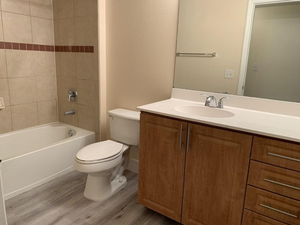 For Rent: $2,175 (2 beds, 2 baths, 1058 Square Feet)