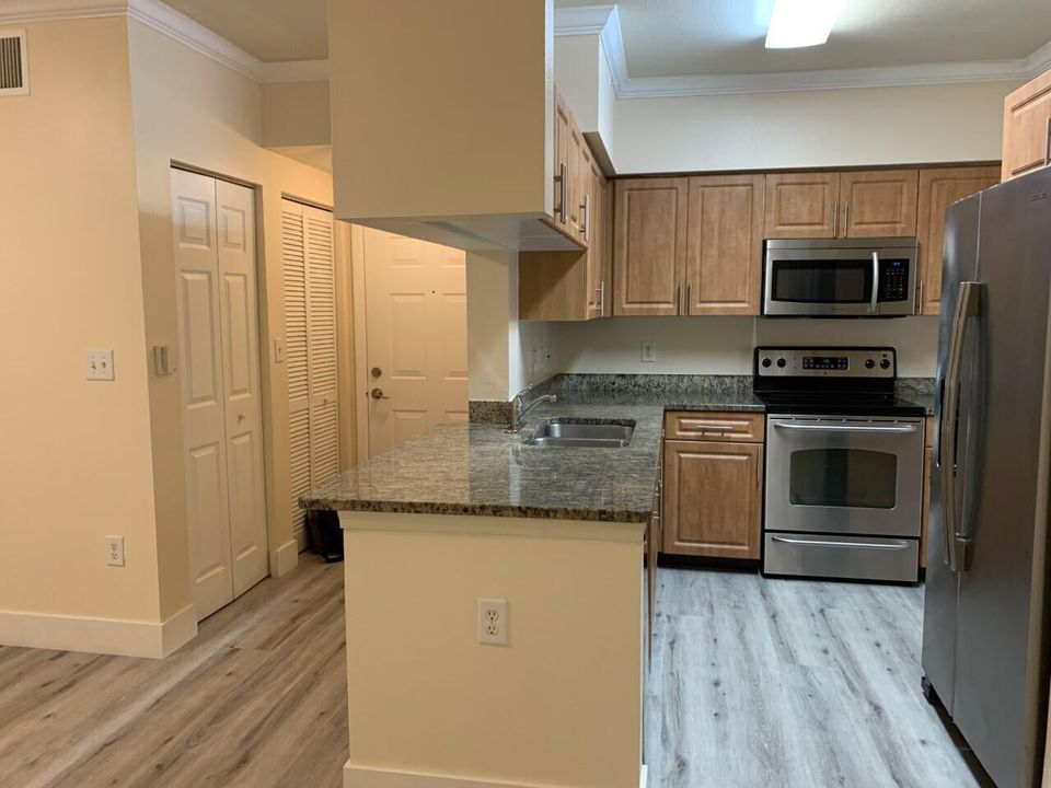 For Rent: $2,175 (2 beds, 2 baths, 1058 Square Feet)