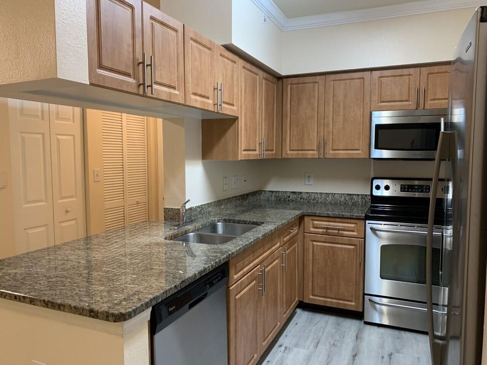 For Rent: $2,175 (2 beds, 2 baths, 1058 Square Feet)