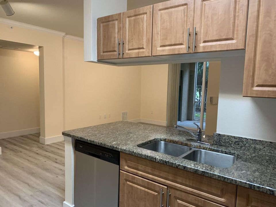 For Rent: $2,175 (2 beds, 2 baths, 1058 Square Feet)