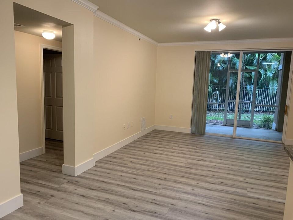 For Rent: $2,175 (2 beds, 2 baths, 1058 Square Feet)