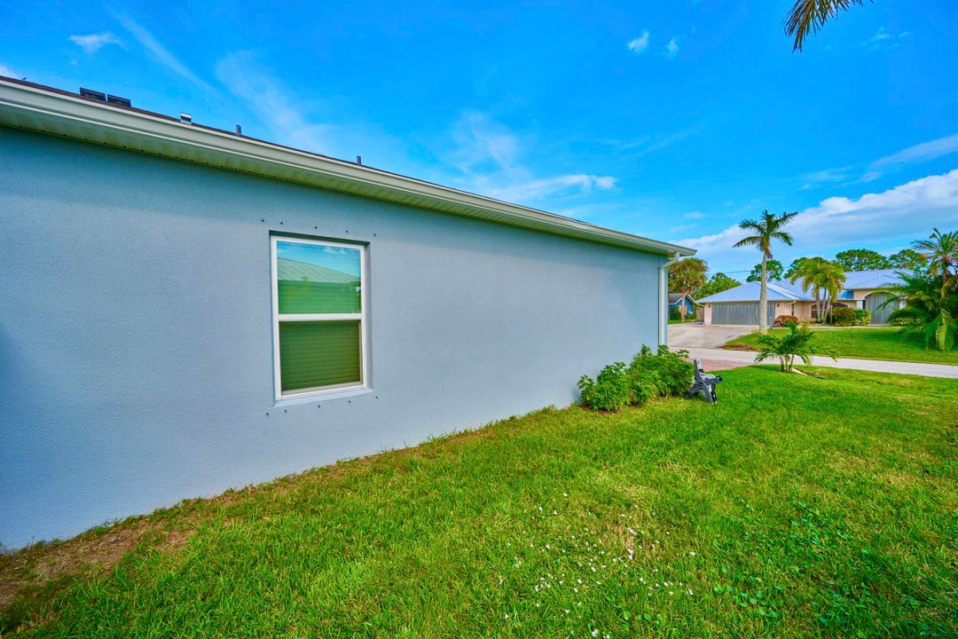 For Sale: $529,000 (3 beds, 2 baths, 2094 Square Feet)