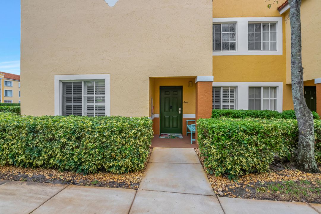 For Sale: $369,000 (3 beds, 2 baths, 1296 Square Feet)