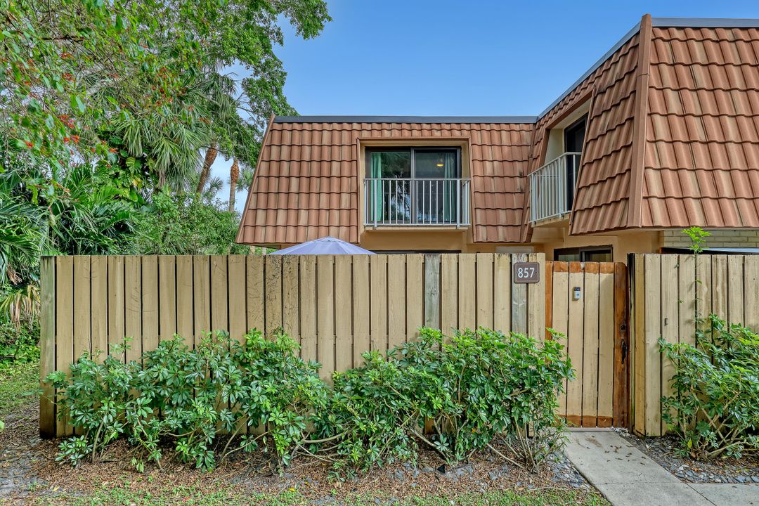 For Sale: $339,000 (2 beds, 2 baths, 1288 Square Feet)